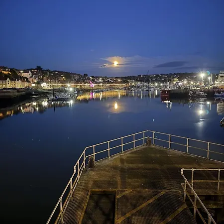 Stylish & Spacious Harbour-view Townhouse With Parking