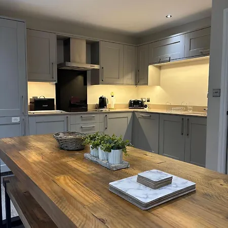 Stylish & Spacious Harbour-view Townhouse With Parking Prázdninový dům Whitby