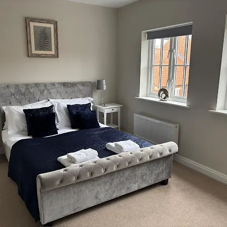Stylish & Spacious Harbour-view Townhouse With Parking Nyaraló Whitby