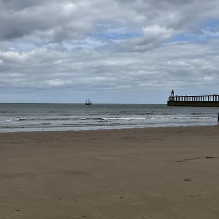 Stylish & Spacious Harbour-view Townhouse With Parking Ferienhaus Whitby