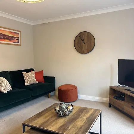 Stylish & Spacious Harbour-view Townhouse With Parking * ウィットビー