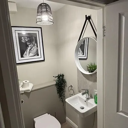 Stylish & Spacious Harbour-view Townhouse With Parking Semesterbostad